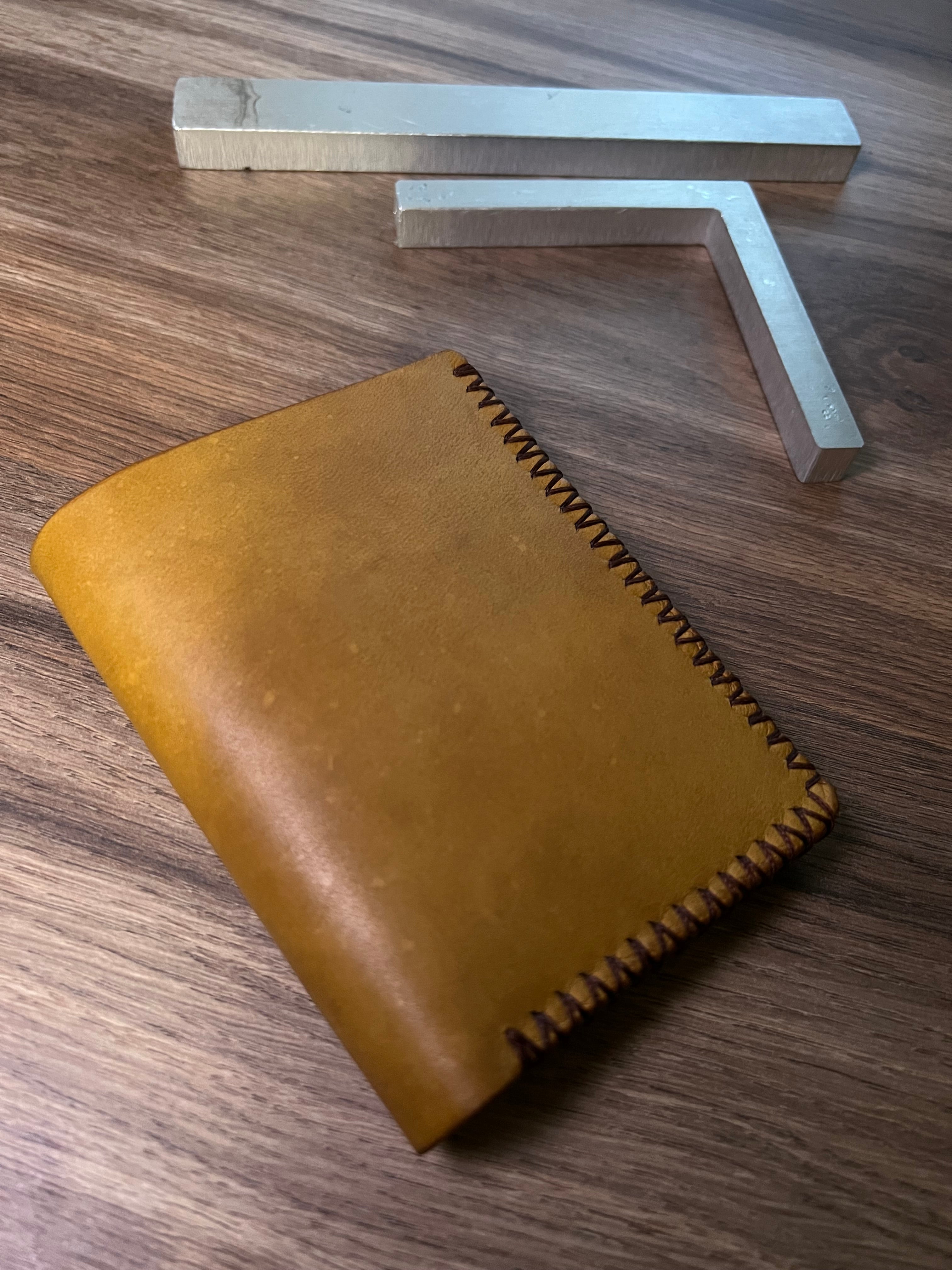 Handmade Leather Wallet – Vintage Bifold, 4 Card Slots, 2 ID, Cash Pocket
