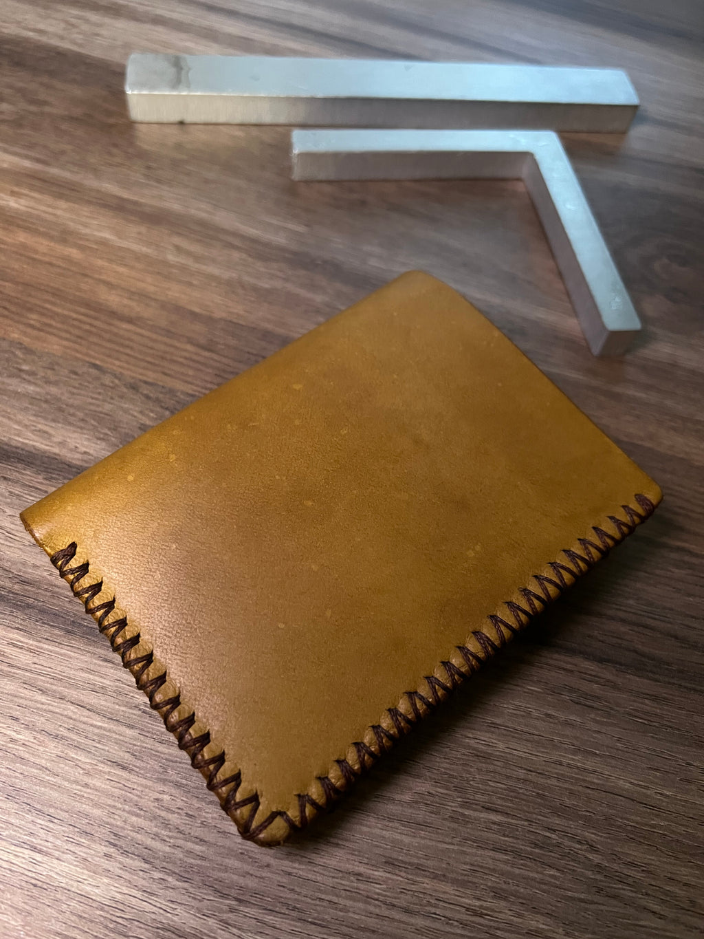 Handmade Leather Wallet – Vintage Bifold, 4 Card Slots, 2 ID, Cash Pocket