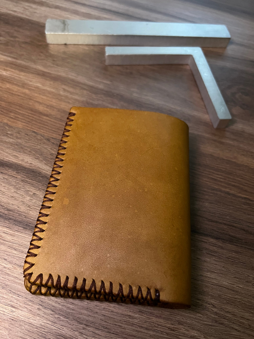 Handmade Leather Wallet – Vintage Bifold, 4 Card Slots, 2 ID, Cash Pocket
