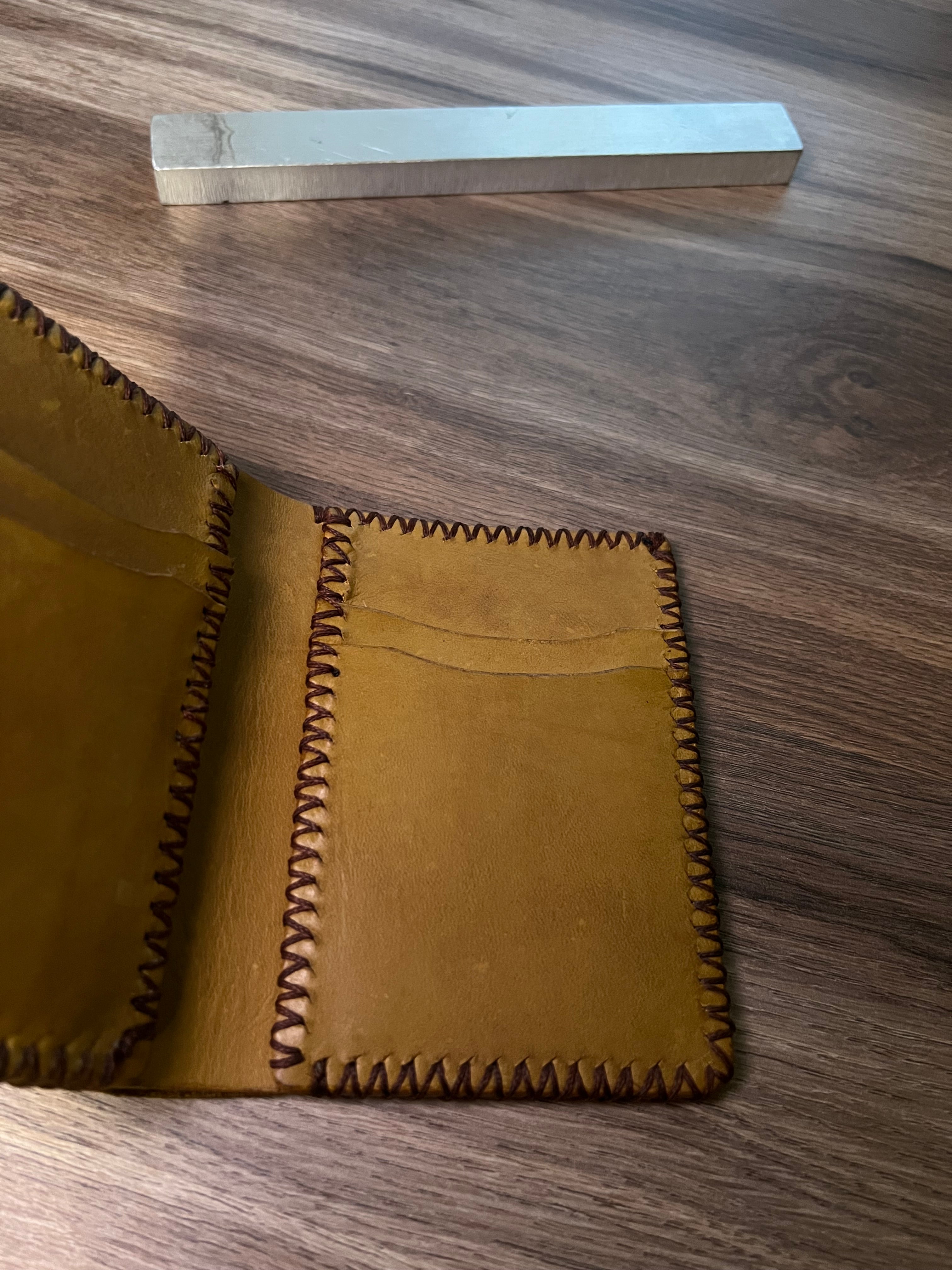 Handmade Leather Wallet – Vintage Bifold, 4 Card Slots, 2 ID, Cash Pocket