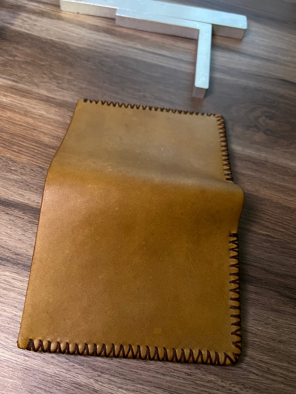 Handmade Leather Wallet – Vintage Bifold, 4 Card Slots, 2 ID, Cash Pocket