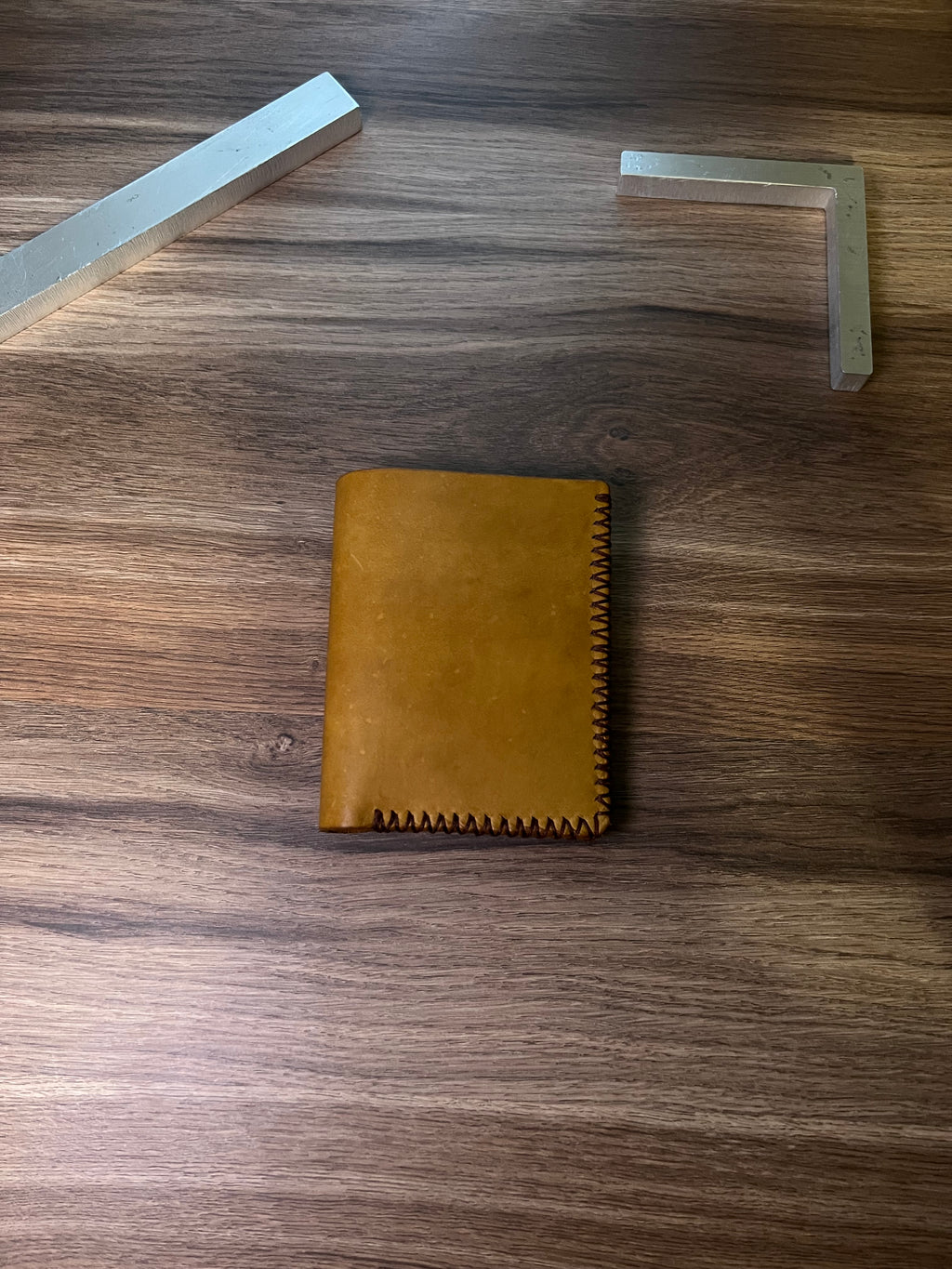 Handmade Leather Wallet – Vintage Bifold, 4 Card Slots, 2 ID, Cash Pocket
