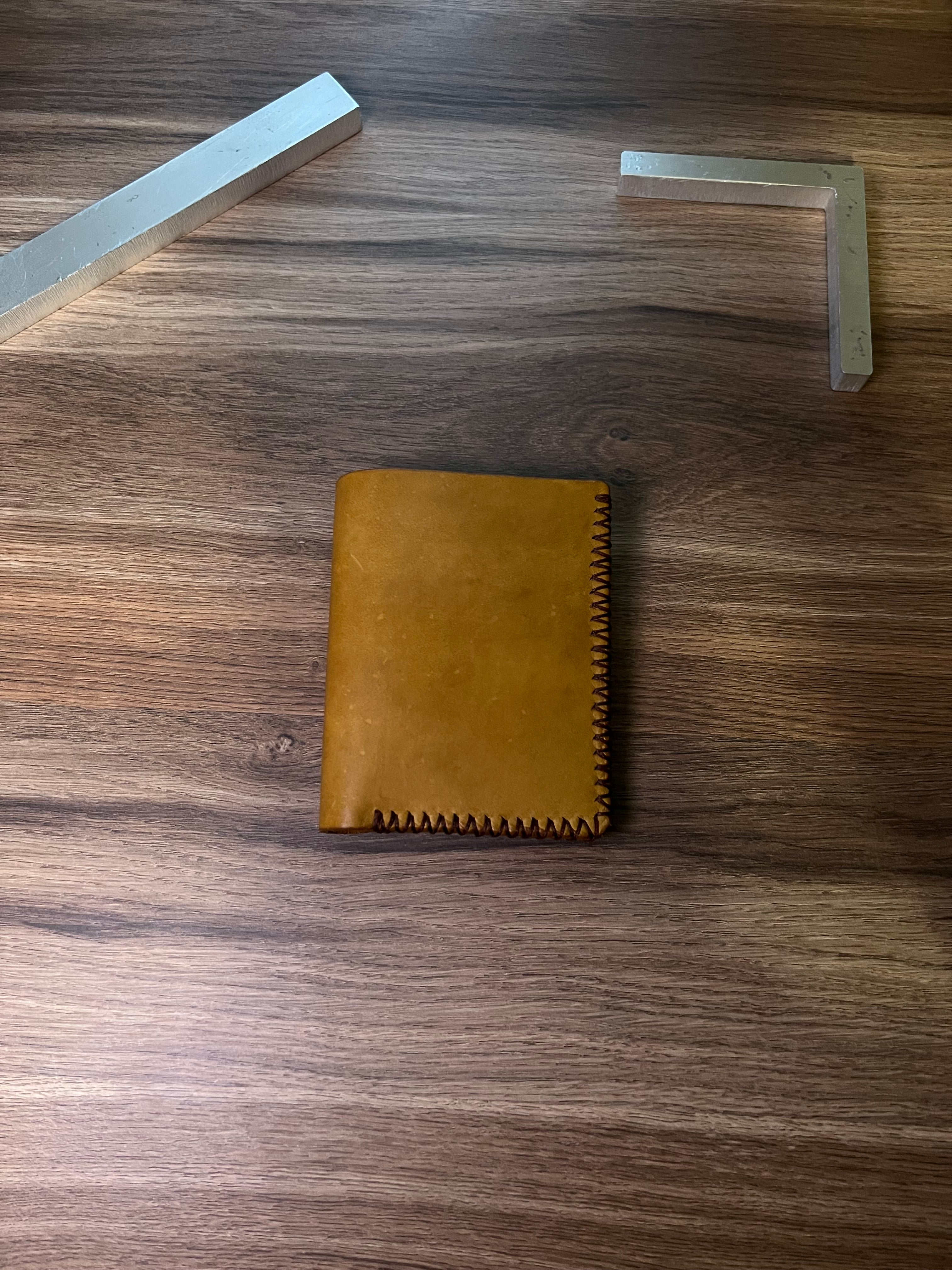 Handmade Leather Wallet – Vintage Bifold, 4 Card Slots, 2 ID, Cash Pocket
