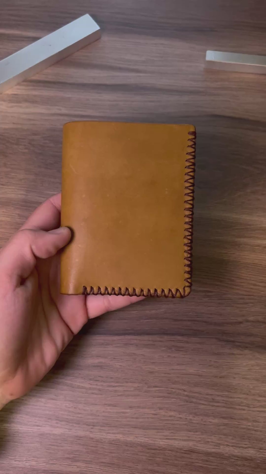 Handmade Leather Wallet – Vintage Bifold, 4 Card Slots, 2 ID, Cash Pocket